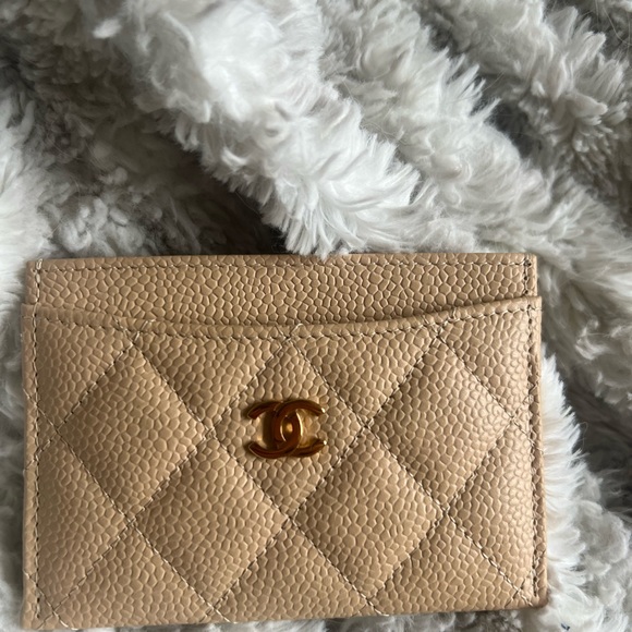 Brand new Chanel cardholder/wallet in caviar leather with gold hardware!!! - Picture 3 of 11